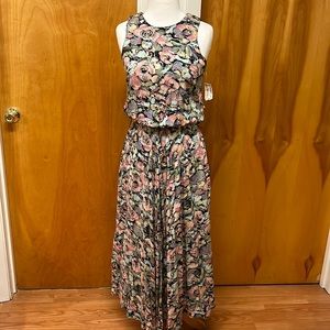 Long summer dress with pockets and elastic waist detail size 4